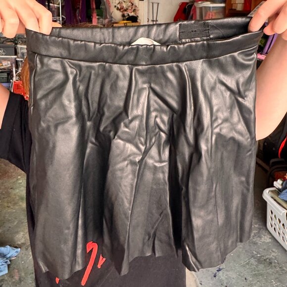 H&M Vegan Leather Zip Up Skirt Size 10 - Picture 1 of 4
